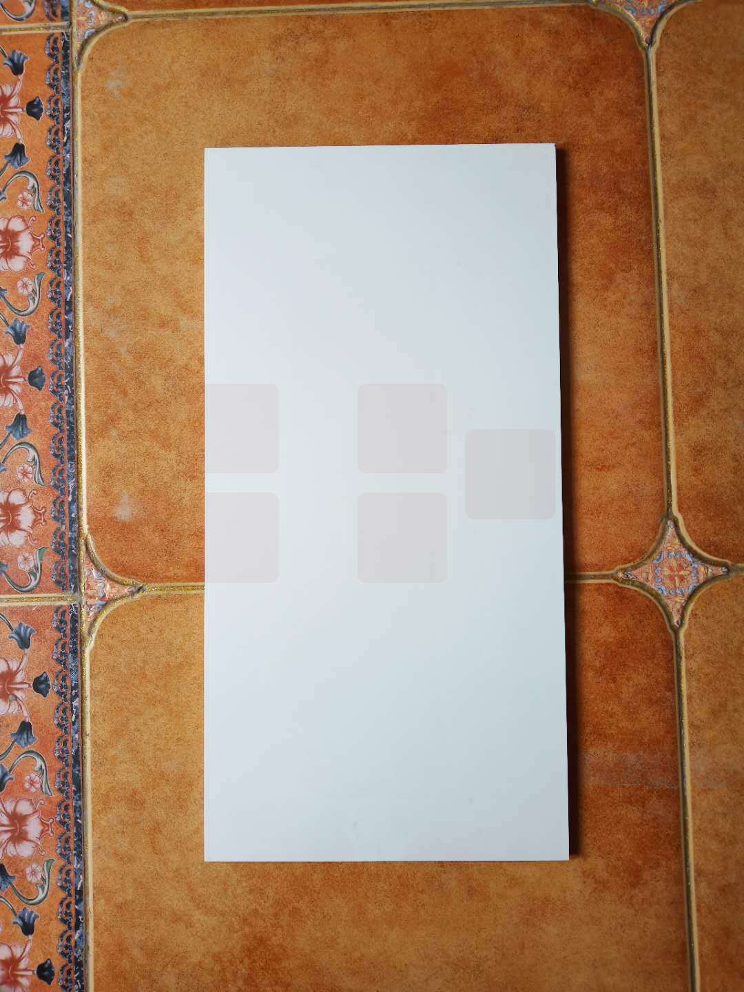 巨联（JULIAN）纯白色瓷砖、300*600、8片一箱