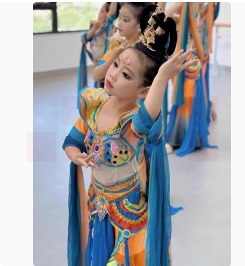 大漠飞天敦煌演出服饰  渐变色+头饰  货号：LJ