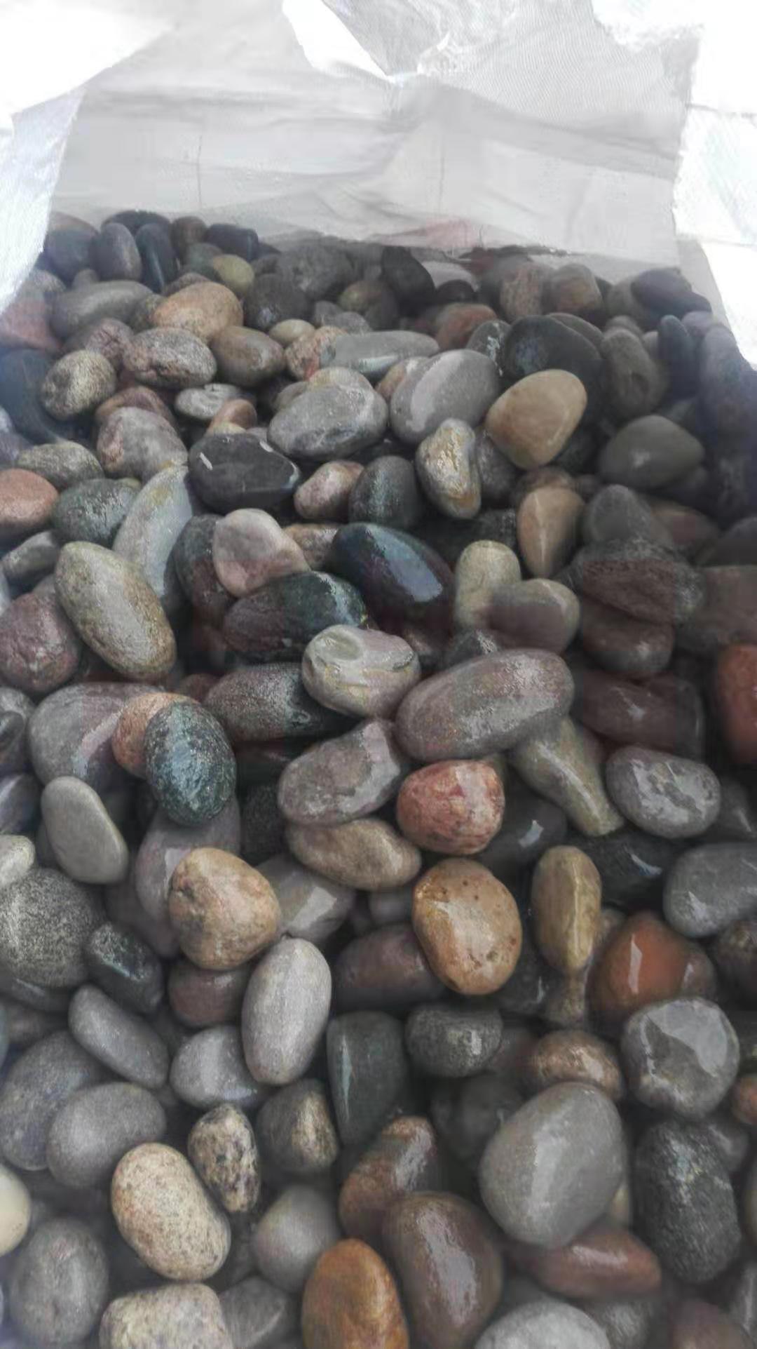 鹅卵石，1100元一吨